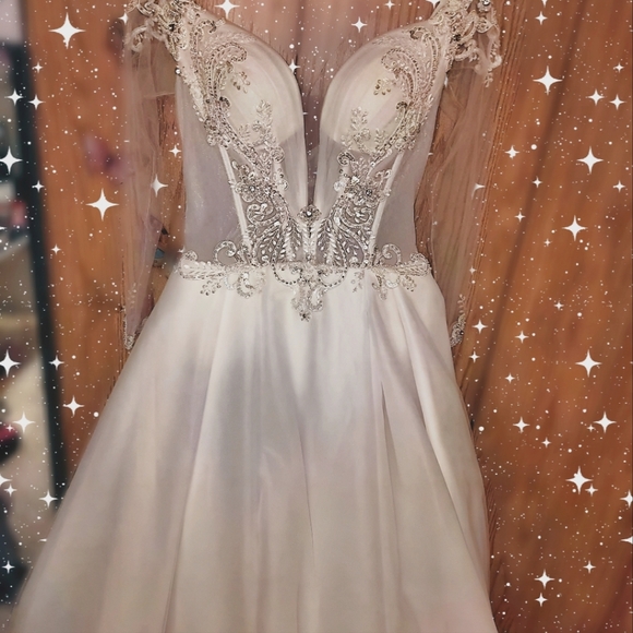 NWOT wedding dress - Picture 4 of 4